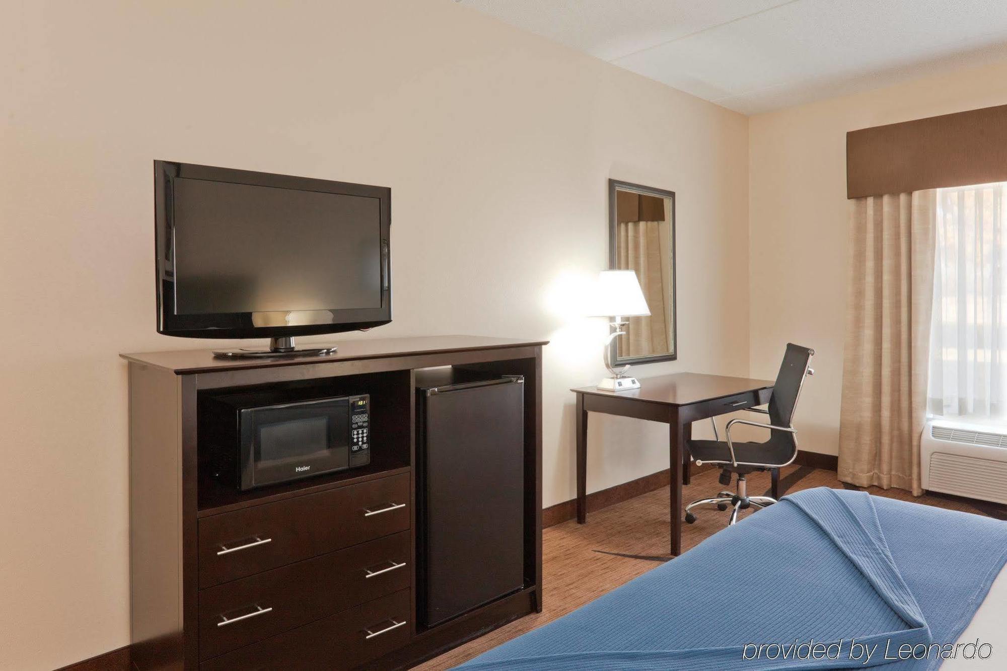 Greenfield Inn & Suites Owensboro, Ky Airport Room photo